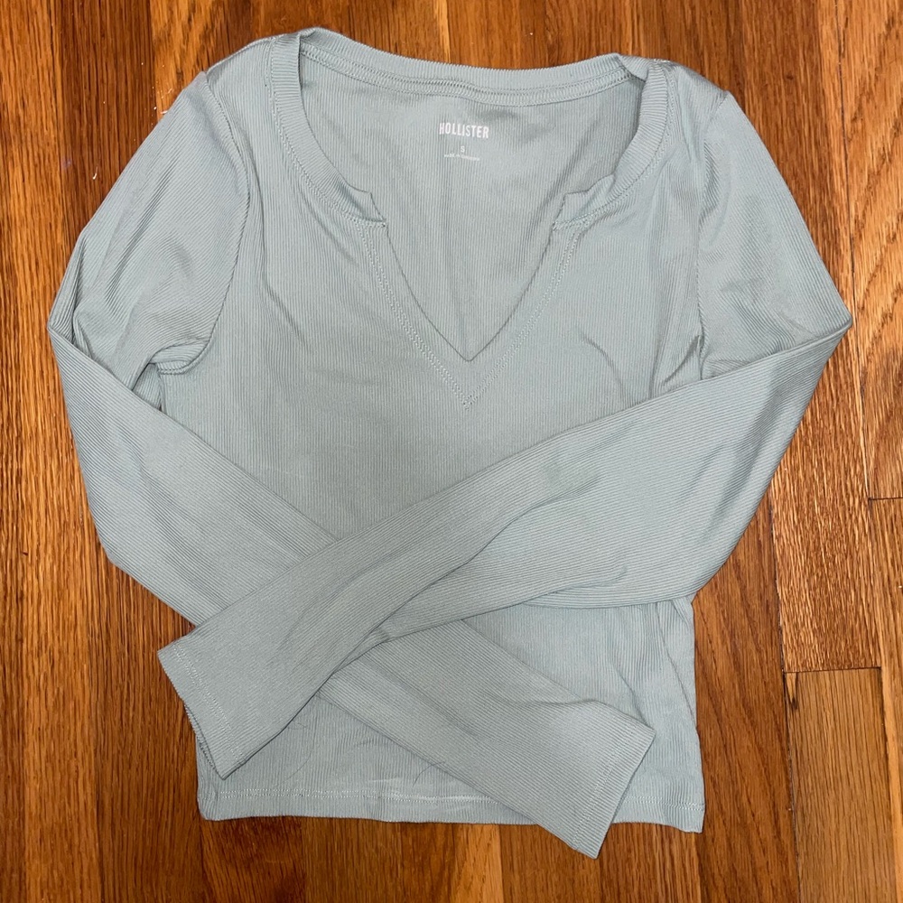 Hollister Women's Light Green V-Neck Top